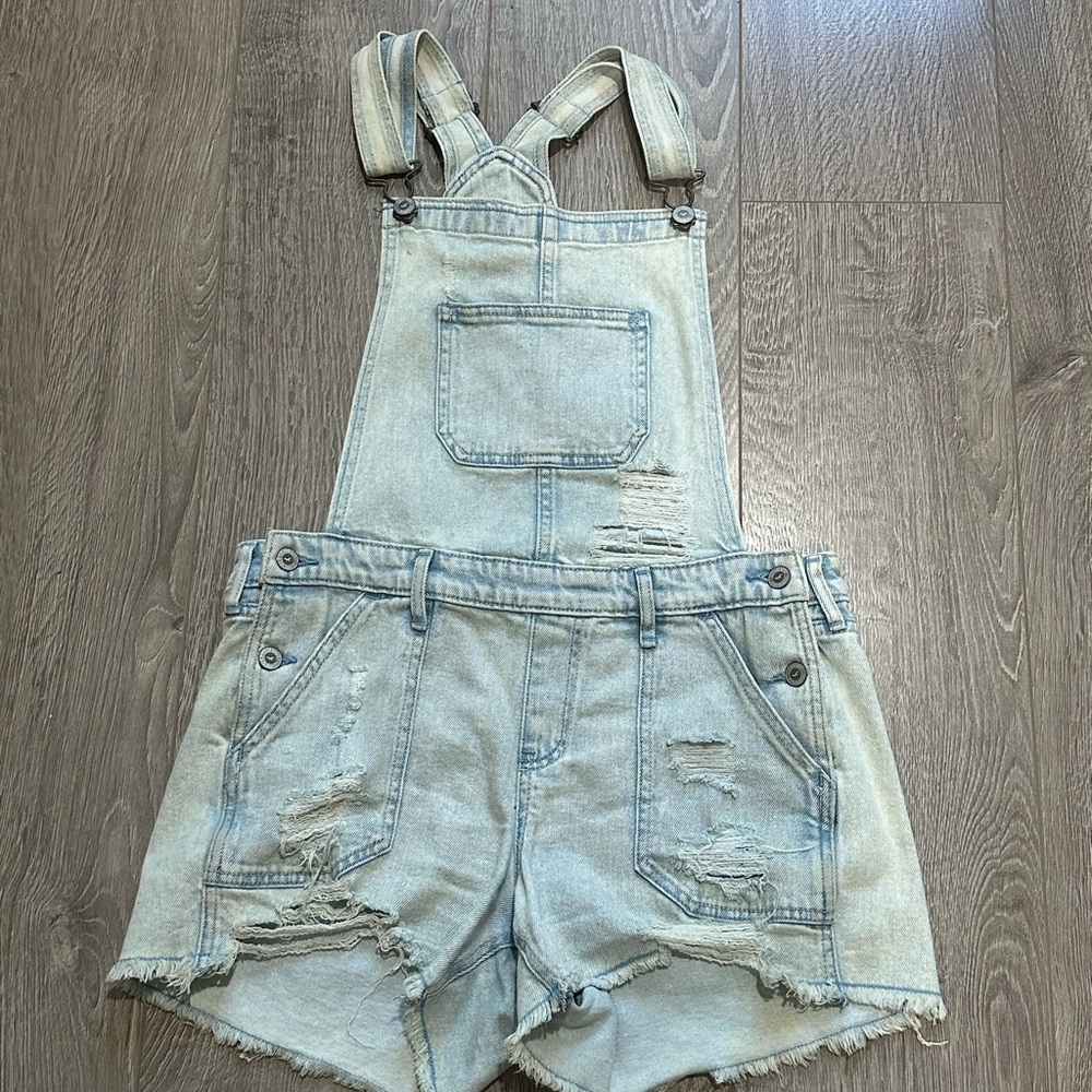 Hollister Boyfriend Short Denim Overalls – Medium – Light Wash Vintage Stretch